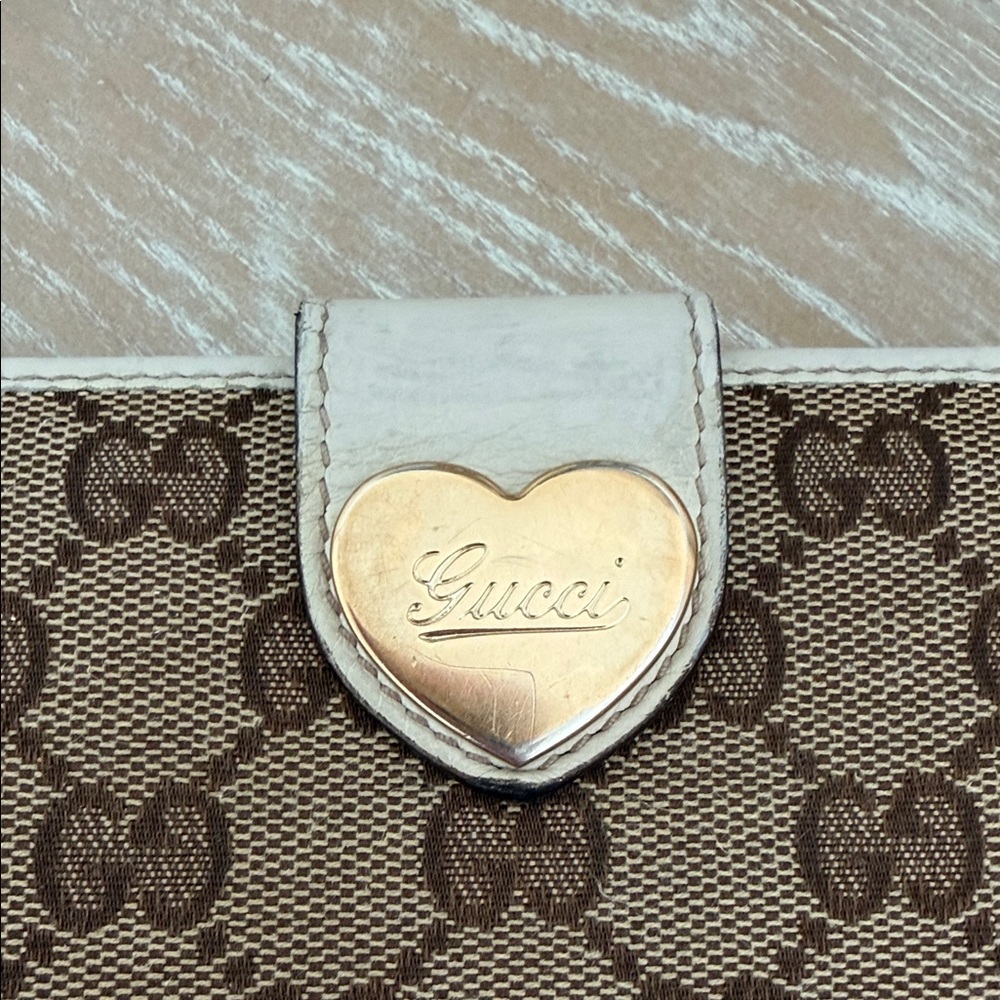 Gucci Beige GG Monogram Wallet with Gold Heart Logo - Picture 3 of 6